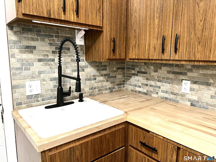 Property Photo:  130 Platt Avenue  CT 06360 