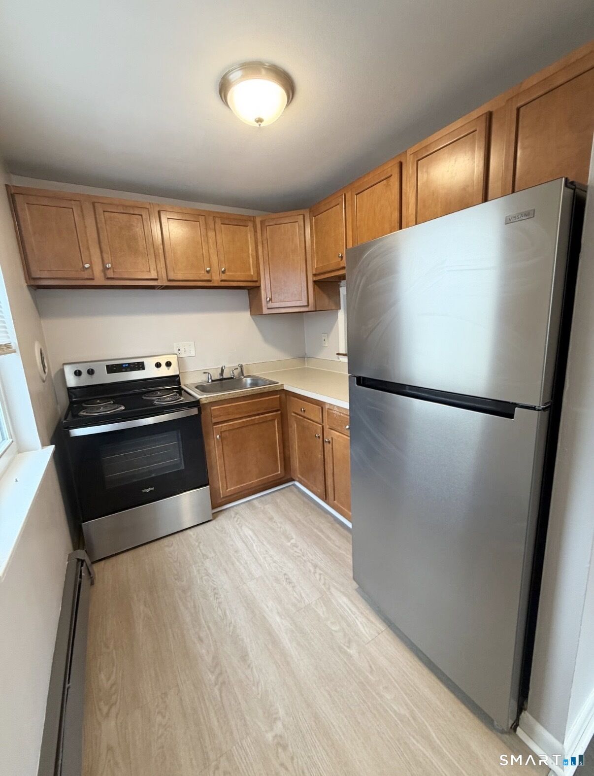 Property Photo:  41 West Beacon Street  CT 06119 
