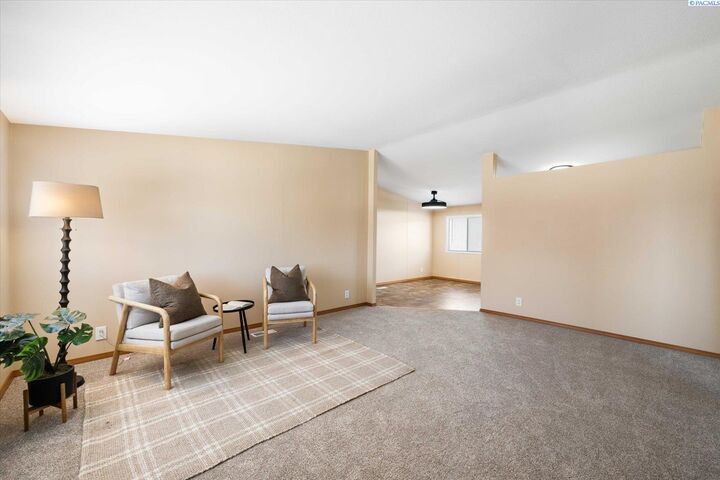 Property Photo:  84 Ridgecliff Dr  WA 99352 