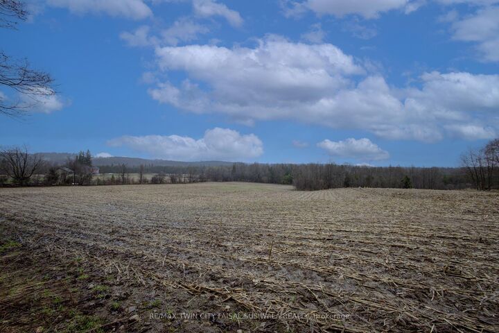 5489 Fourth Line — photo 1