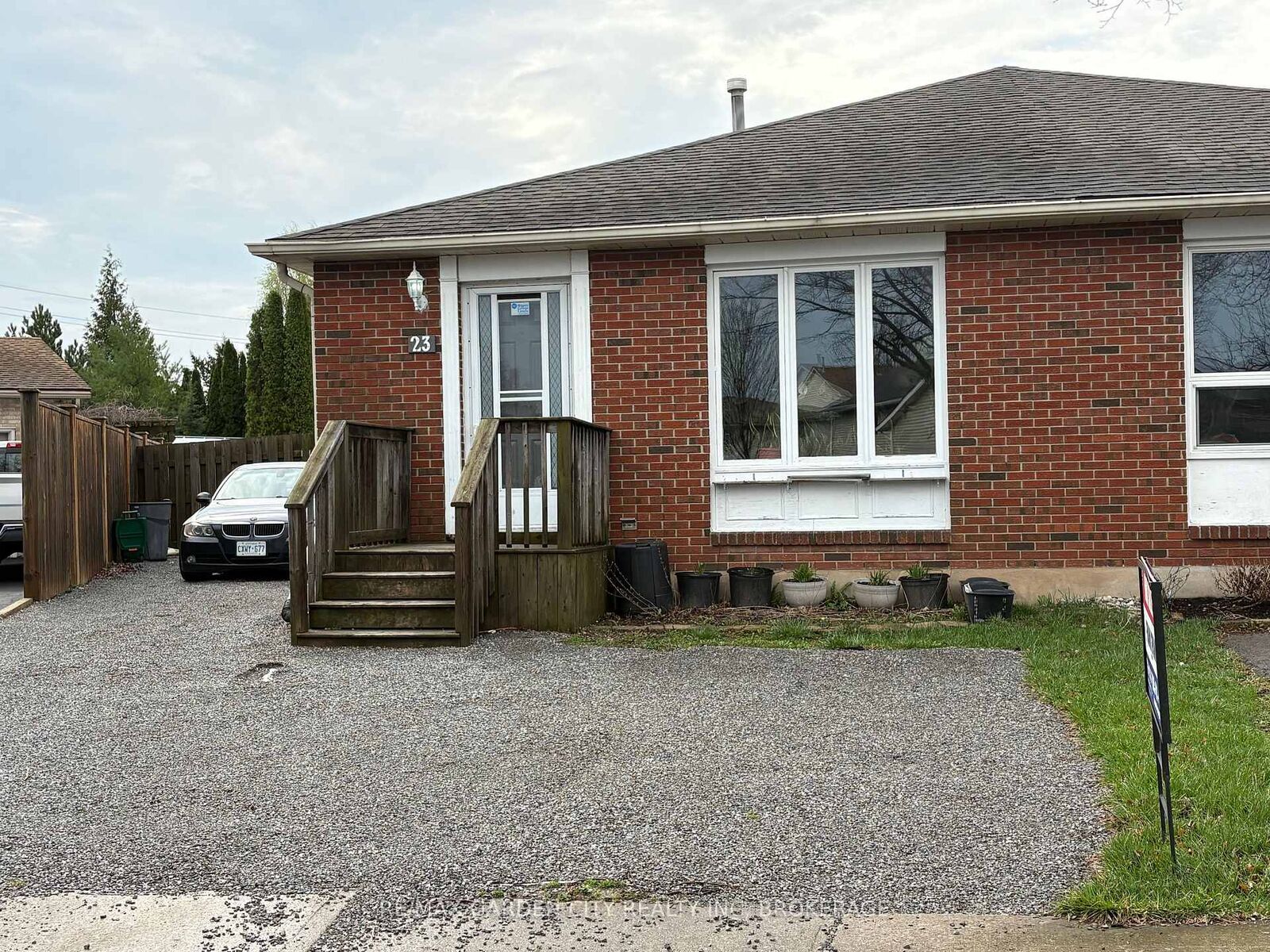 Property Photo: 23 Poplar Crescent ON L3C 6W5