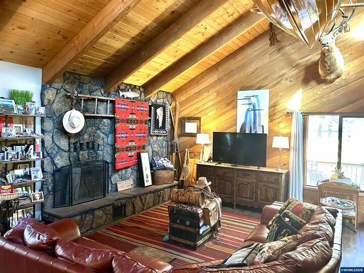 Property Photo:  68964 SW Graham Ct  OR 97759 