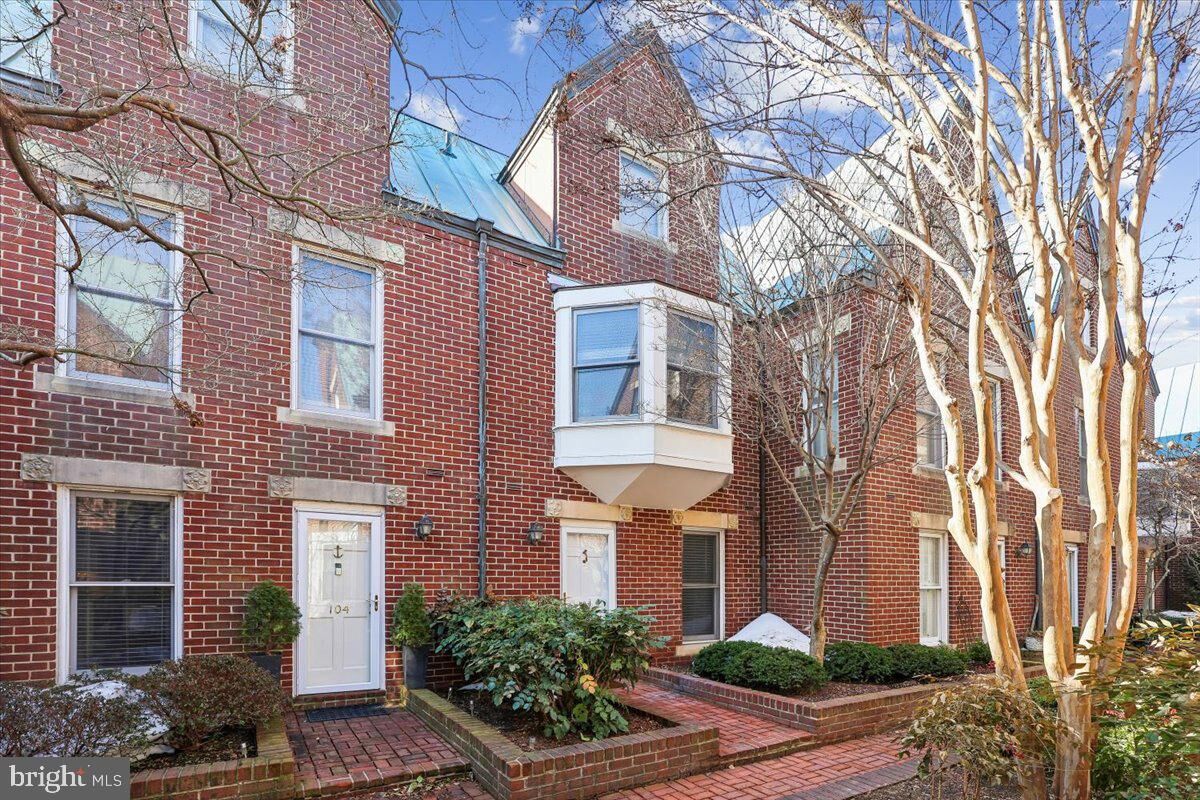 Property Photo:  106 N Union Street  VA 22314 