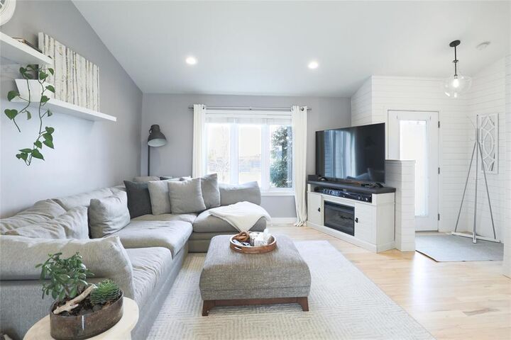 Property Photo:  18 Breezy Bend  MB R5G 2H3 