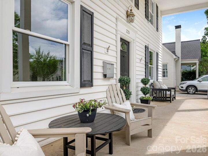 Property Photo:  225 Altondale Avenue  NC 28207 