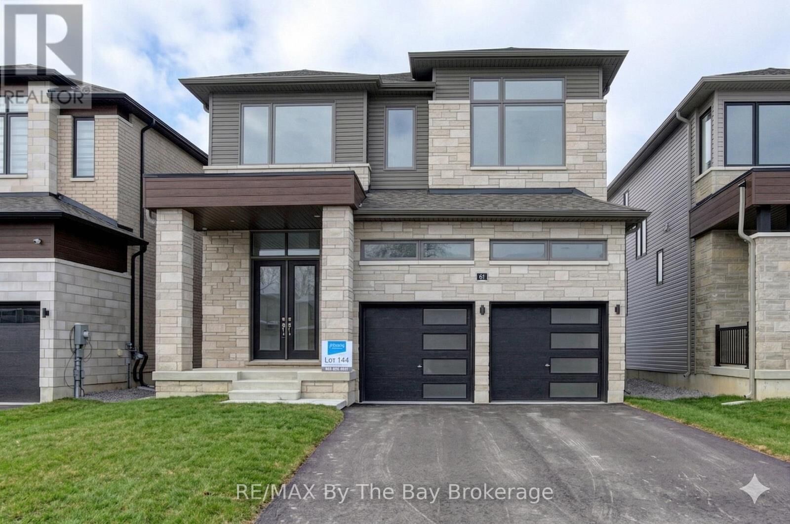 Property Photo:  61 Rosanne Circle  ON L9Z 0M8 
