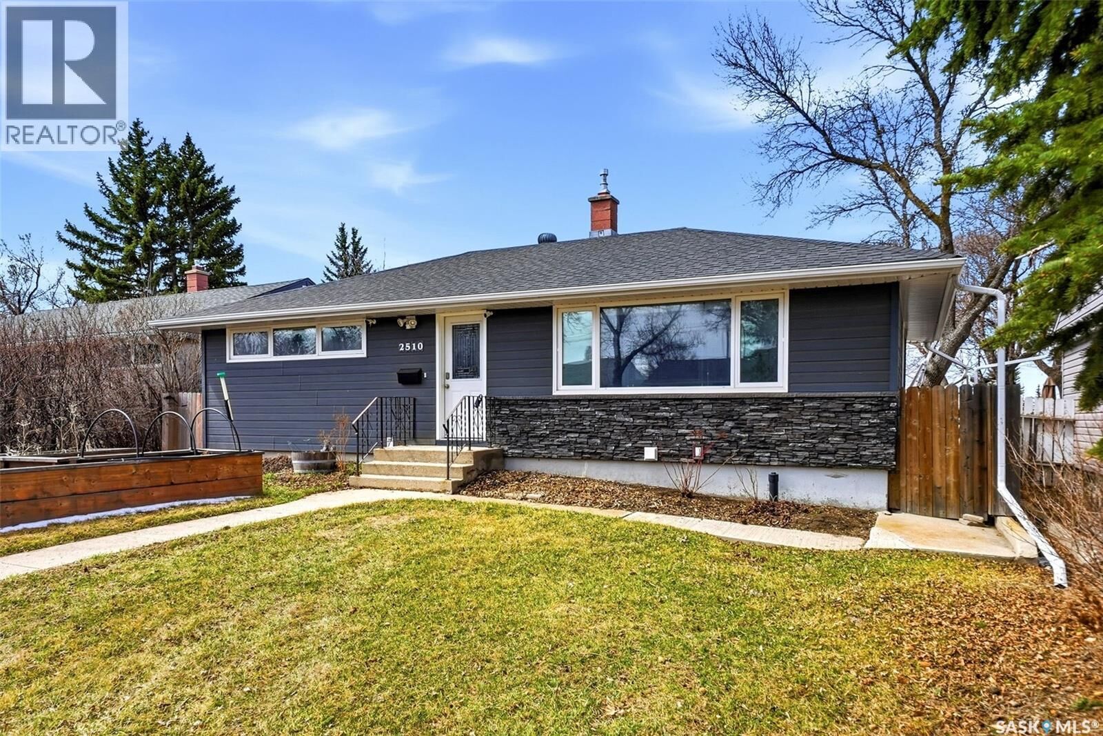 Property Photo:  2510 Edward Street  SK S4S 0M8 