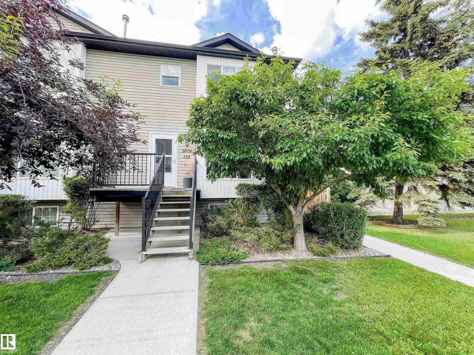 Property Photo: 5806 118 Avenue NW AB T5W 1E4