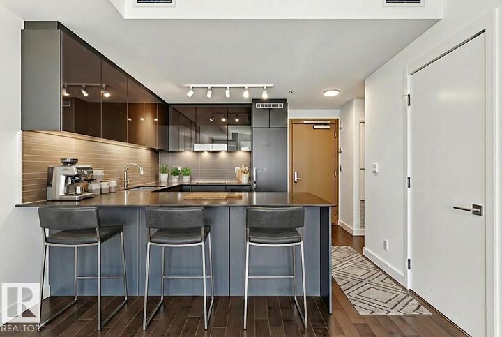 Property Photo: 10360 102 Street NW 3104 AB T5J 0K6