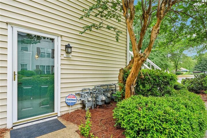 Property Photo: 1212 Glenleaf Drive GA 30092