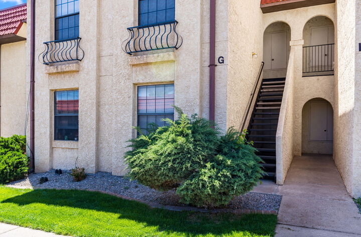 Property Photo:  805 Country Club Drive SE Apt 1G  NM 87124 