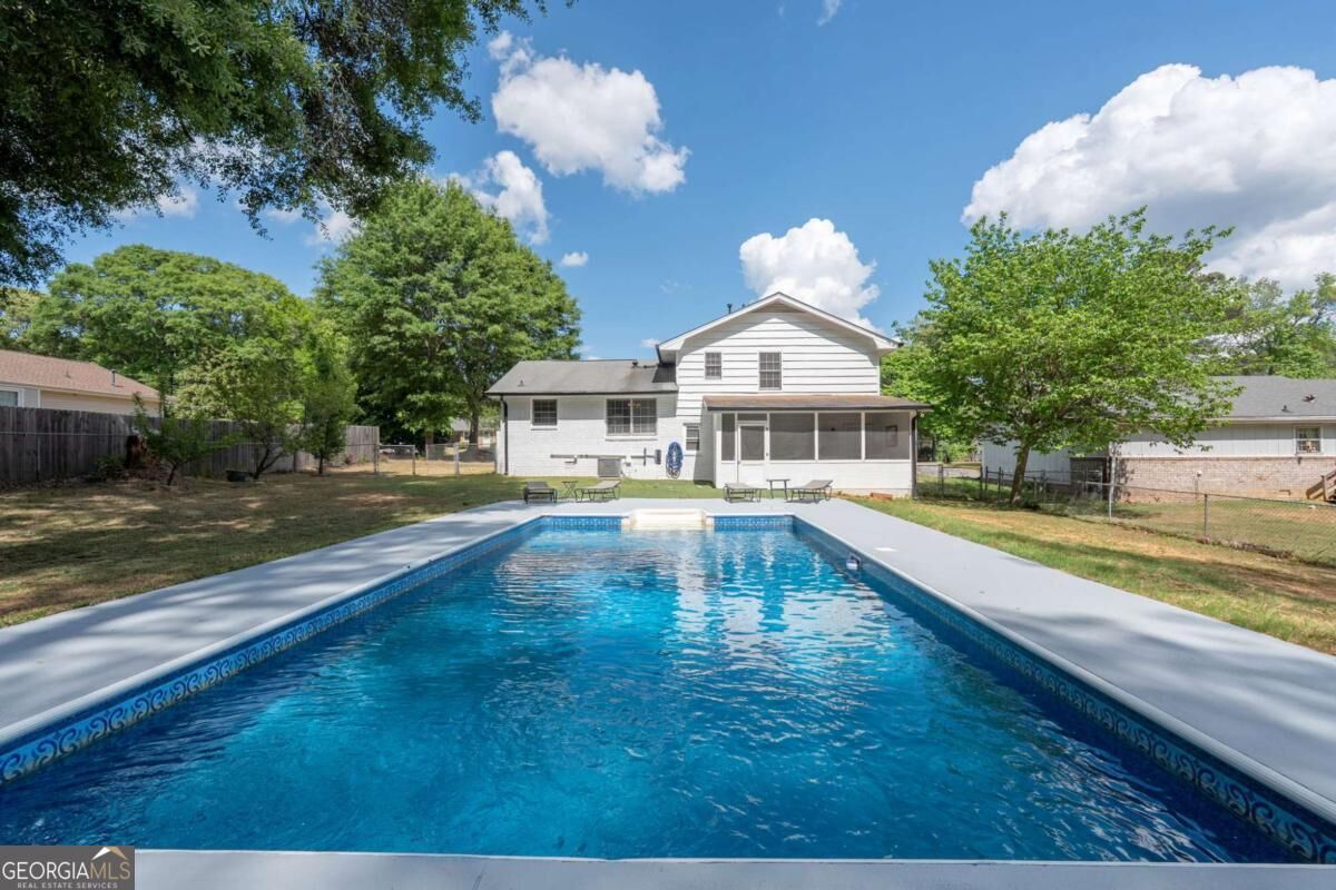Property Photo: 875 White Oak Court GA 30046