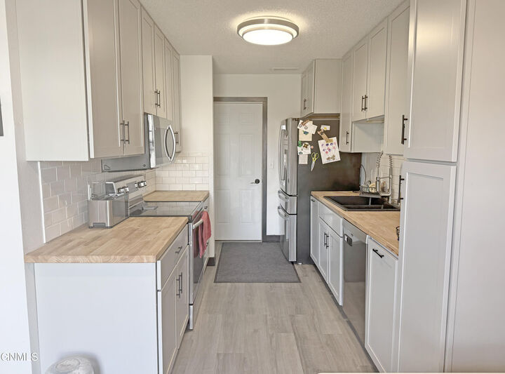 Property Photo:  6446 Reily Road  ND 58504 