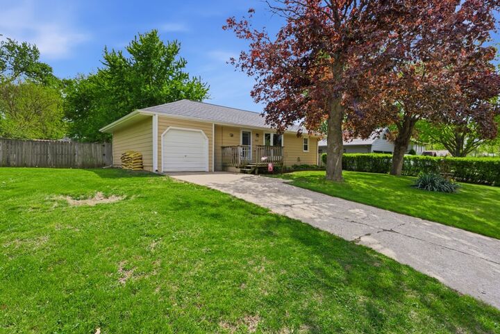 Property Photo:  907 W Euclid Avenue  IA 50125 