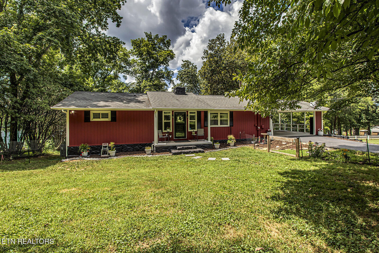 Property Photo:  2163 Sugar Grove Valley Rd  TN 37748 