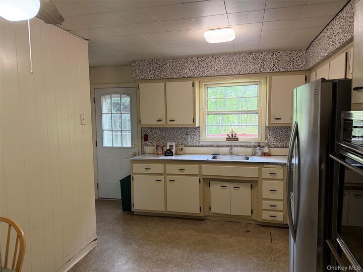 Property Photo:  35 Old Middletown Road  NY 10956 