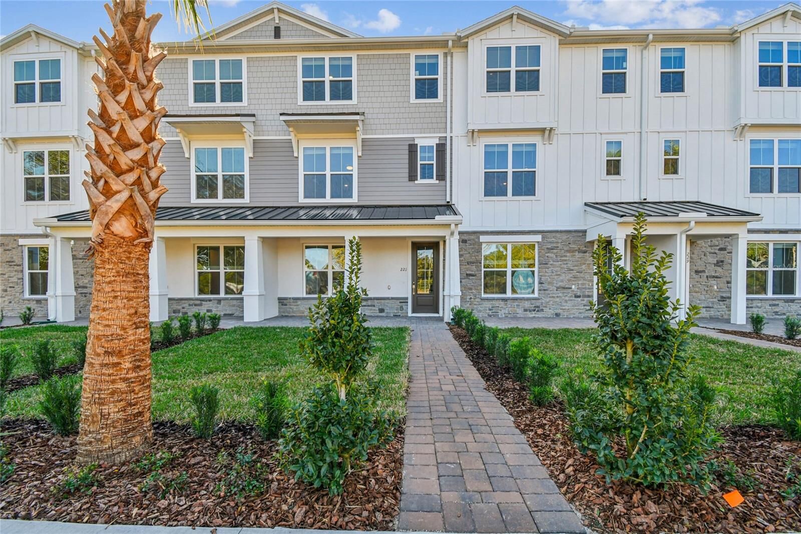 Property Photo: 221 Pasquala 18 FL 32765