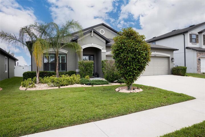 Property Photo:  11422 Leland Groves Drive  FL 33579 