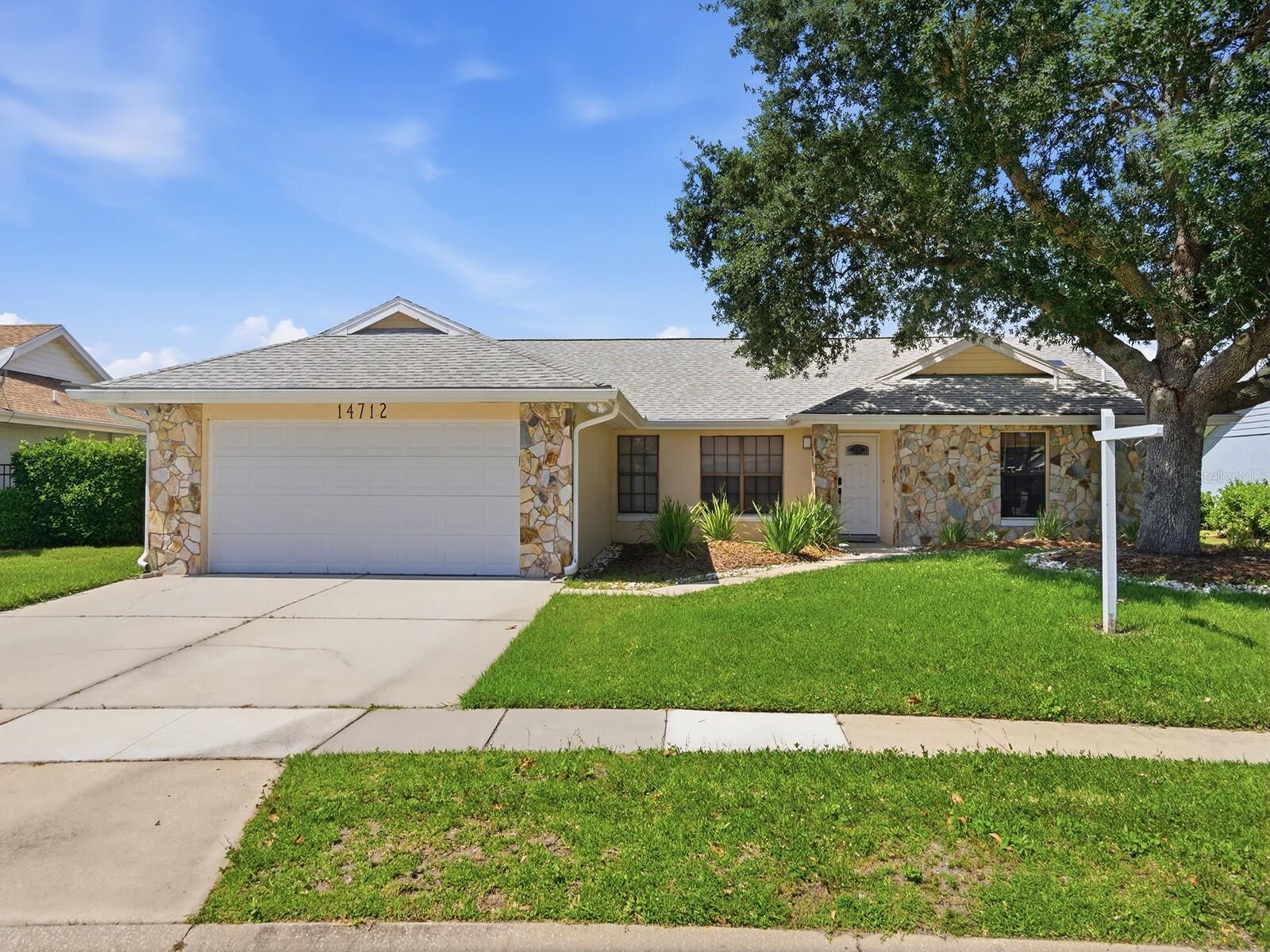 Property Photo:  14712 Eagles Crossing Drive  FL 32837 