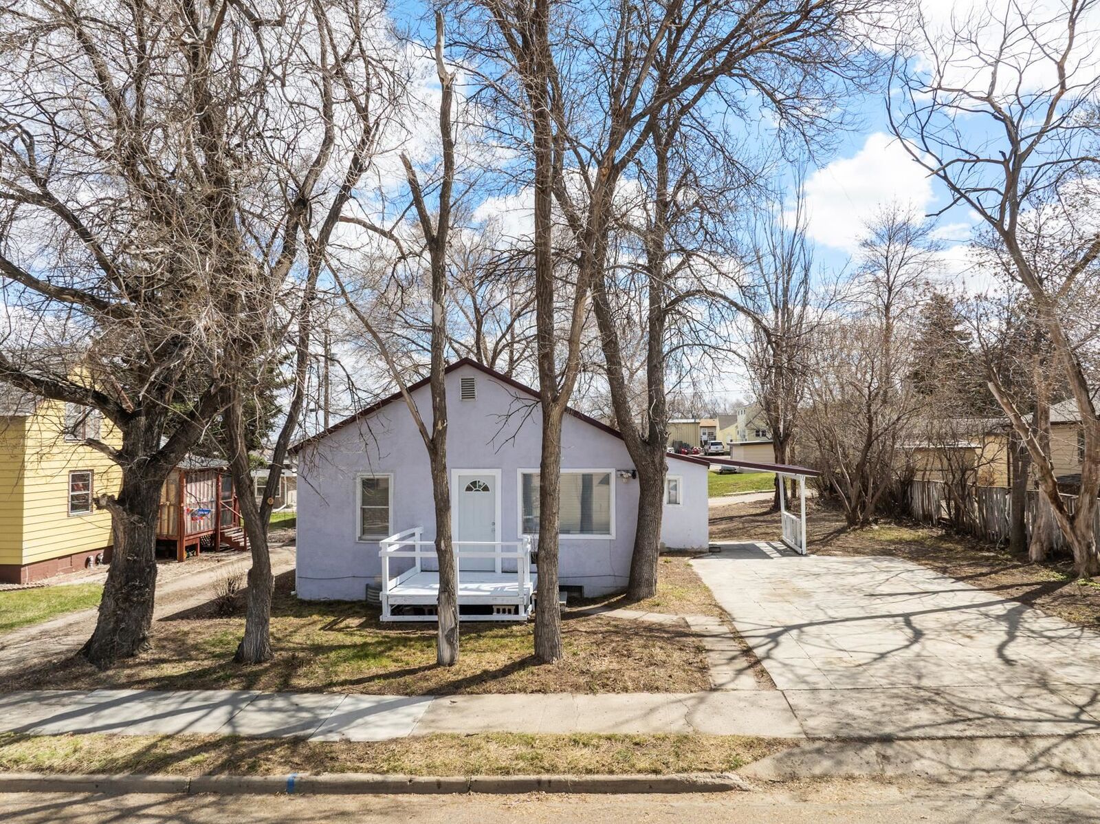 Property Photo:  711 5th St SW  ND 58701 