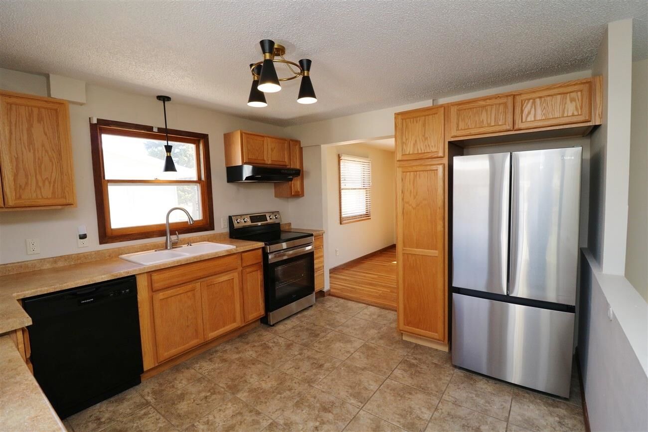 Property Photo:  105 22nd St NW NW  ND 58703 