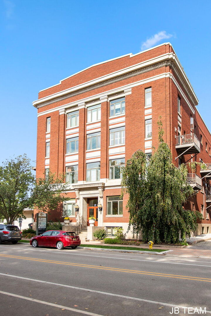 Property Photo:  17 W 10th Street  MI 49423 