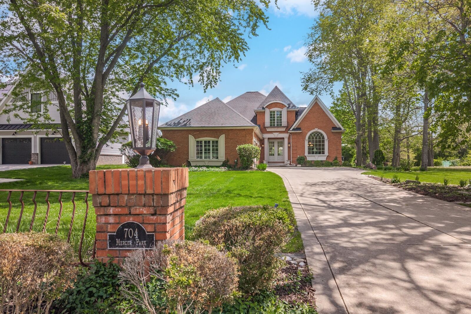 Property Photo: 704 S Mercer Avenue IL 61701
