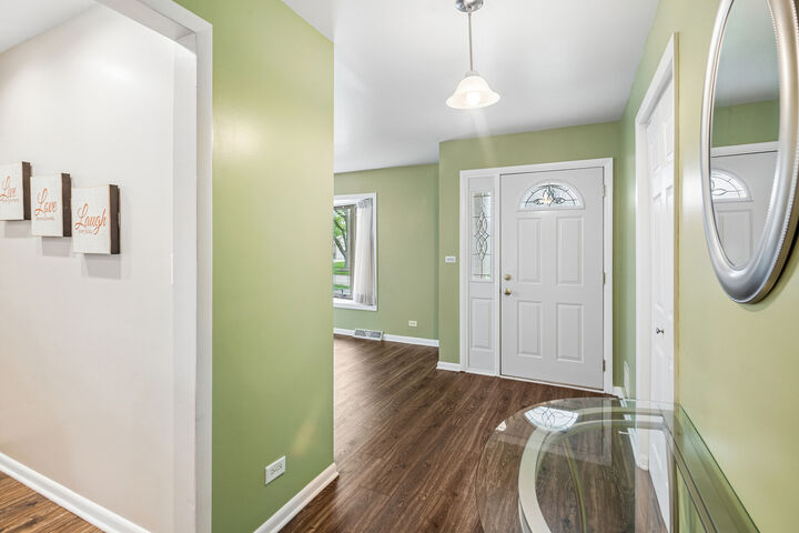Property Photo:  495 Kinkaid Court  IL 60016 