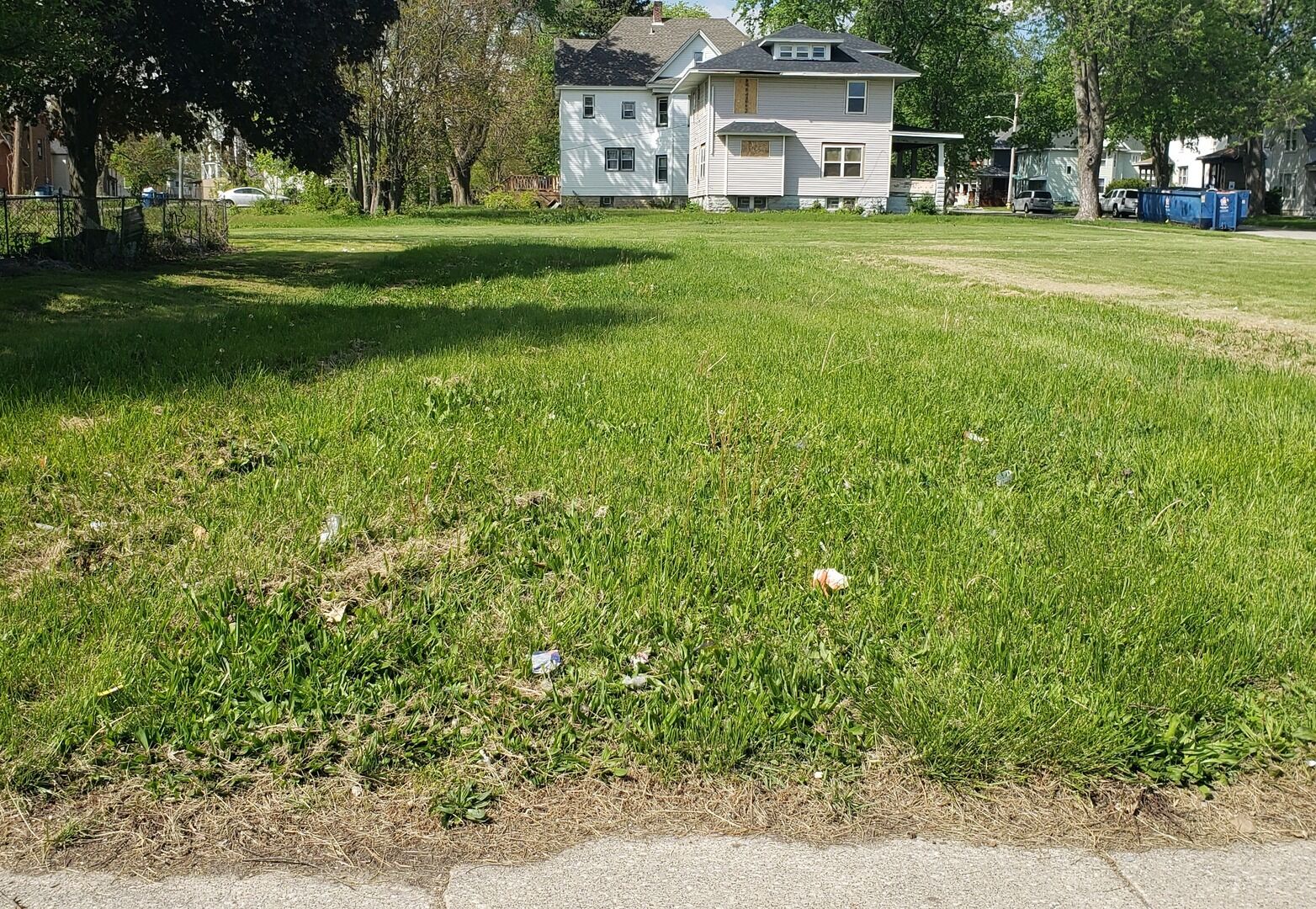 Property Photo:  