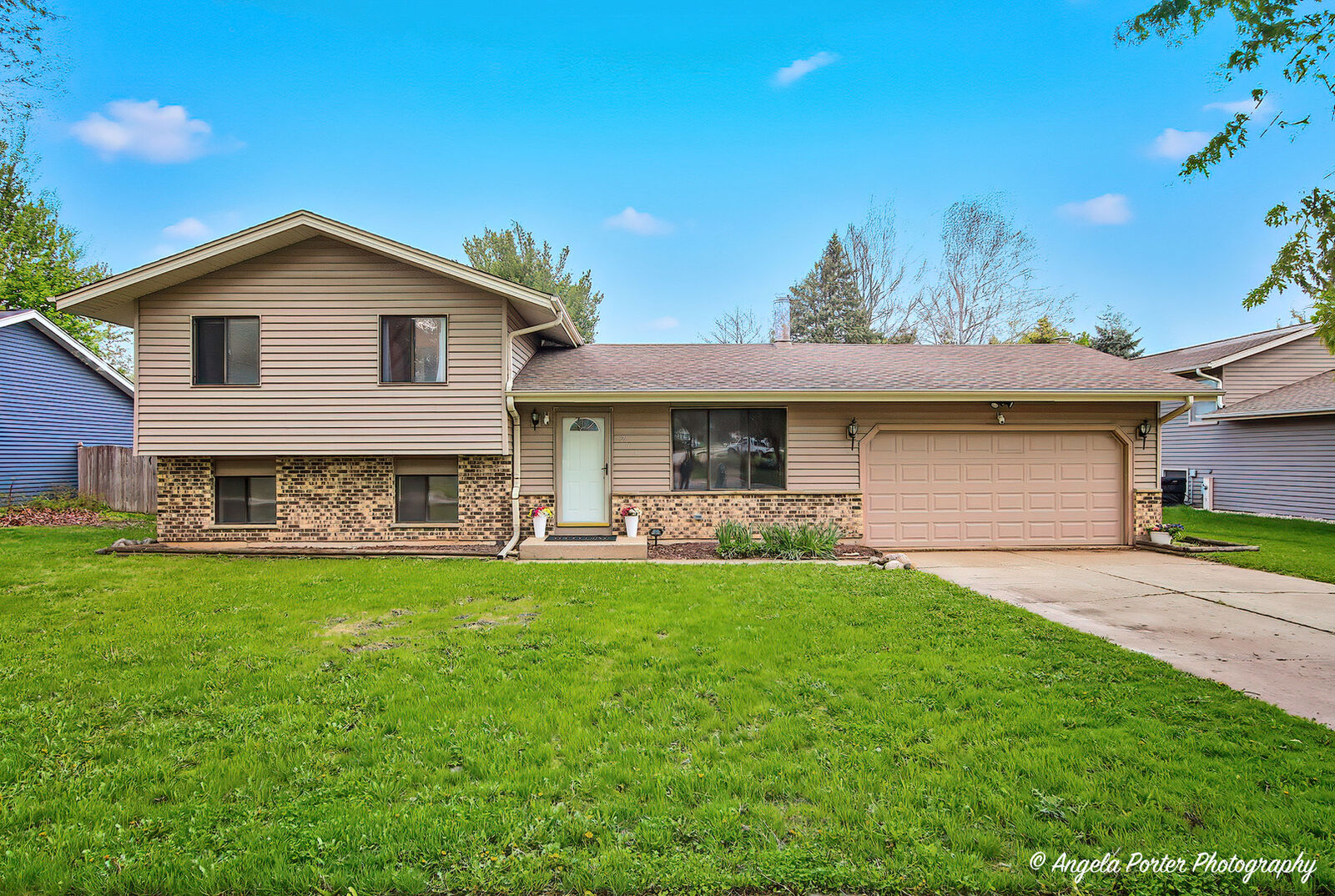 Property Photo:  213 Windridge Drive  IL 60050 