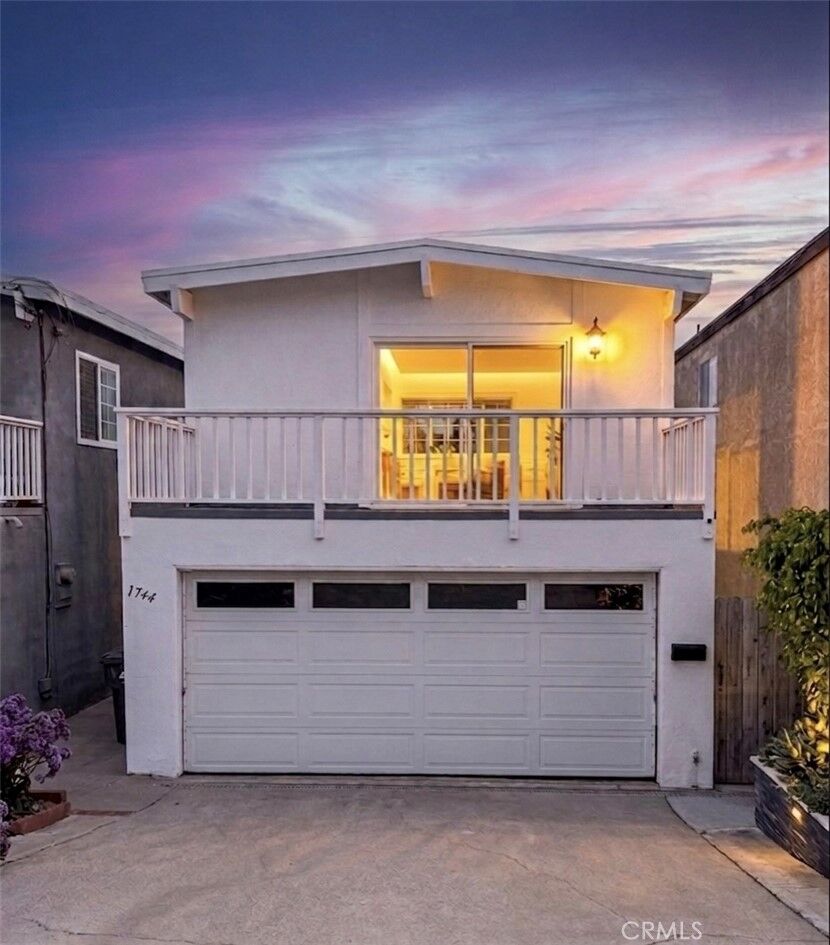 Property Photo:  1744 Wollacott  CA 90278 