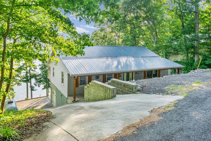 Property Photo:  438 Harbor Dr  TN 37028 