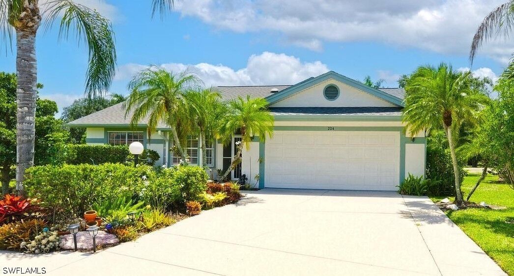 Property Photo:  204 Estelle Court  FL 34112 