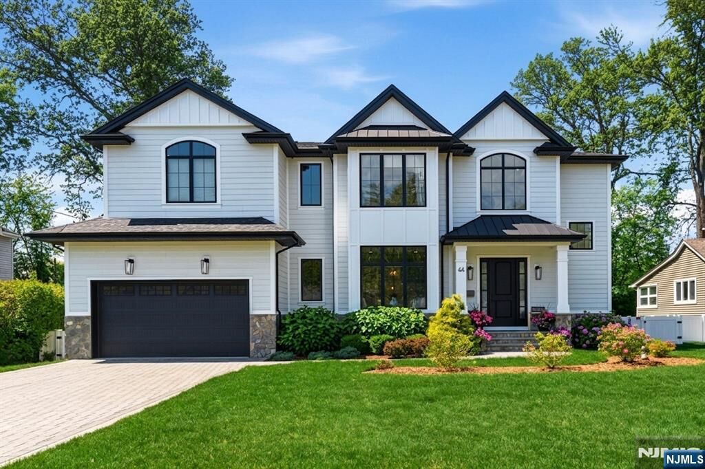 Property Photo:  44 Crestwood Drive  NJ 07452 