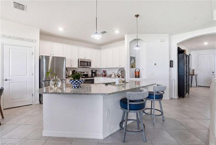Property Photo: 3324 Altimira Dr FL 33905