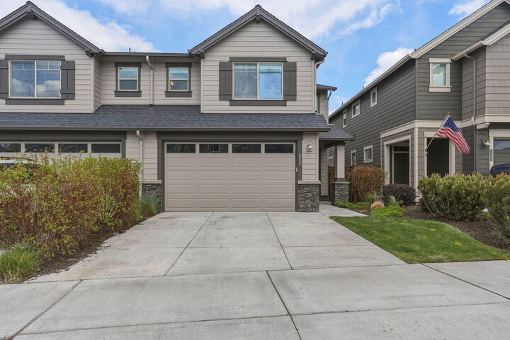 Property Photo:  20724 Sierra Drive  OR 97701 