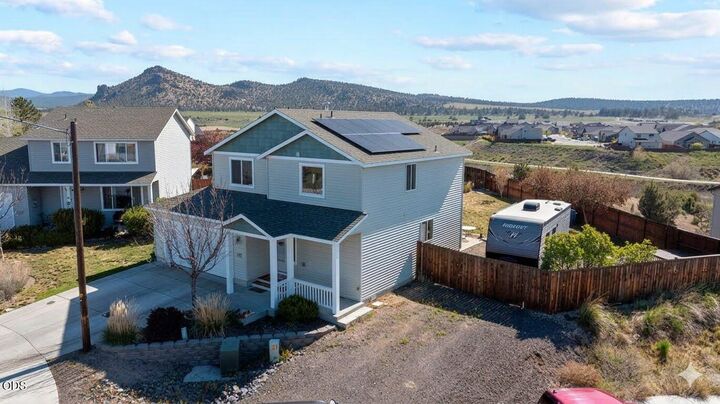 Property Photo: 792 NE Robin Place OR 97754