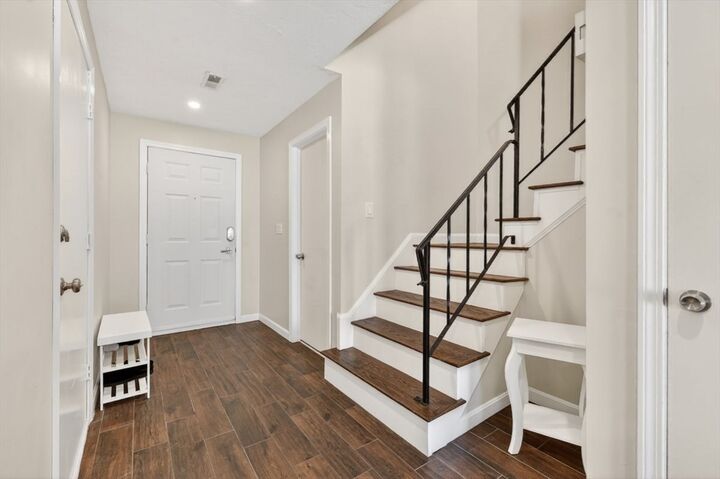 Property Photo:  94 Cottonwood Dr 94  MA 02072 