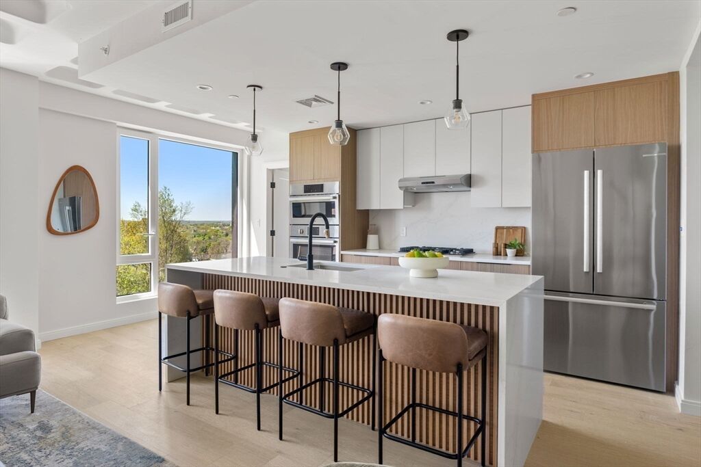 Property Photo:  125 Lowell Street 302  MA 02143 