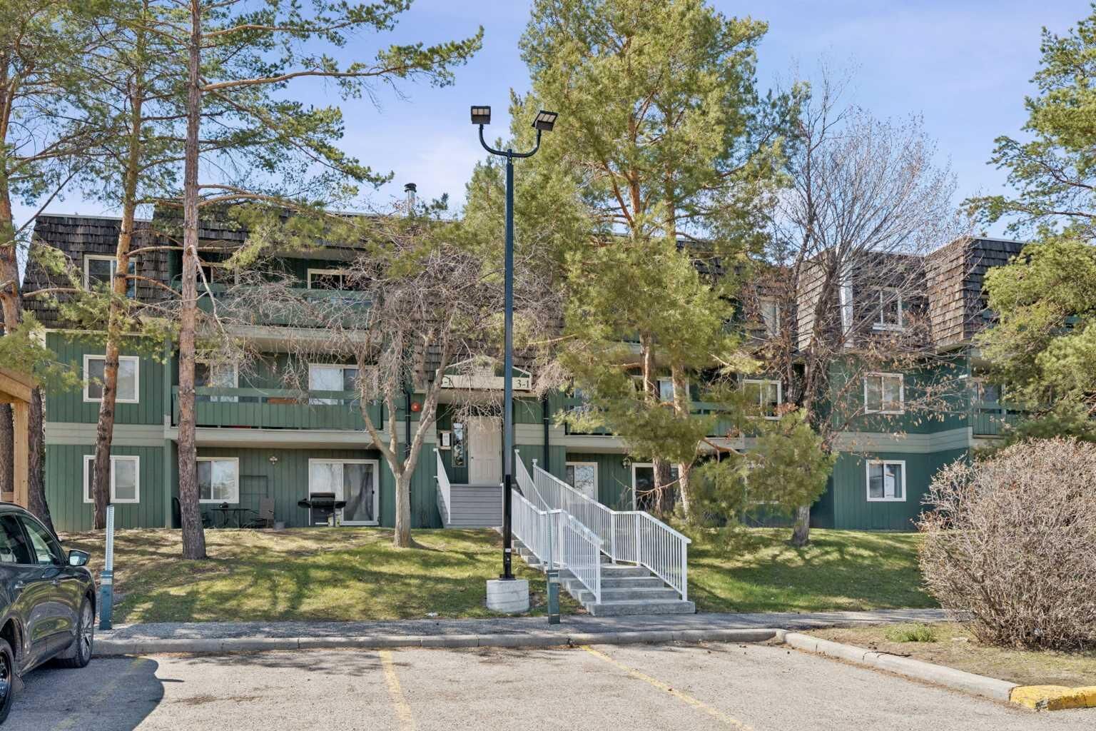 Property Photo:  315 Southampton Drive SW 3202  AB T2W 2T6 