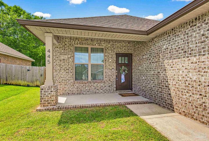 Property Photo:  445 Pemberton Ln  FL 32533 