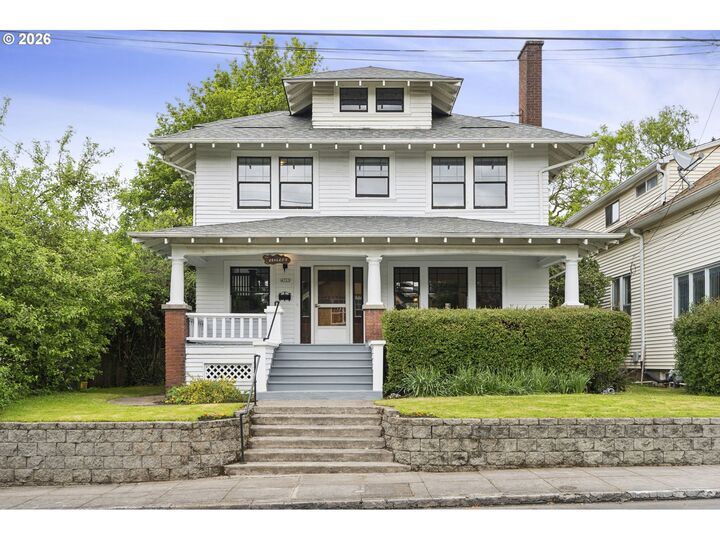 Property Photo:  4723 SE Taylor St  OR 97215 