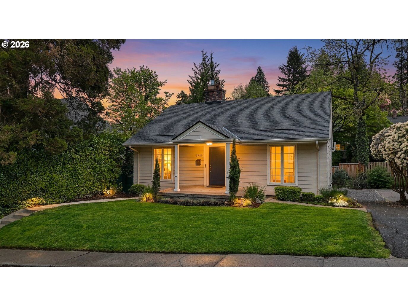 Property Photo:  2730 SW Old Orchard Rd  OR 97201 