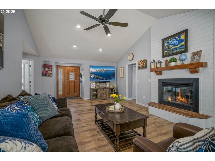 Property Photo:  1545 SW Hilary St  OR 97128 