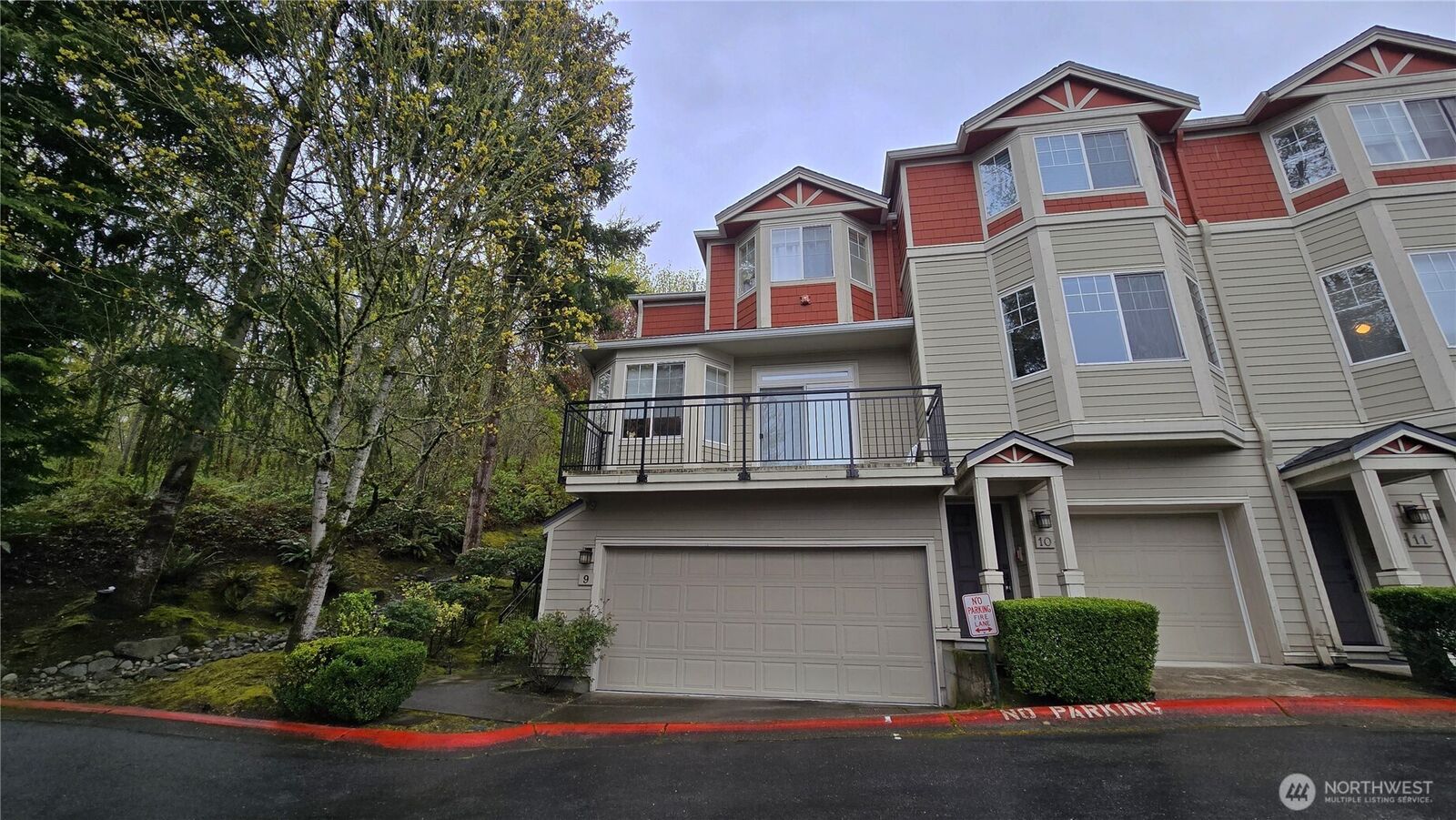 Property Photo:  2628  139th Avenue SE 9  WA 98005 