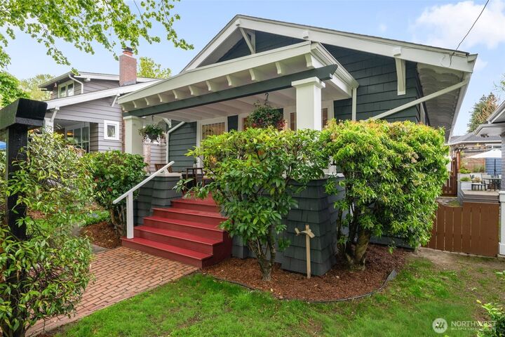 Property Photo:  1113 NE Ravenna Blvd  WA 98105 