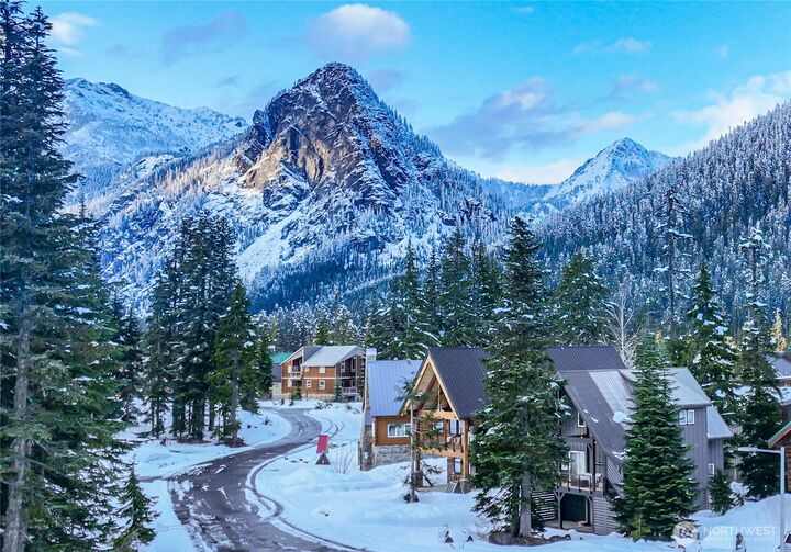 Property Photo:  50  Summit Way  WA 98068 