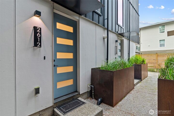 Property Photo: 2612 E Yesler Way WA 98122