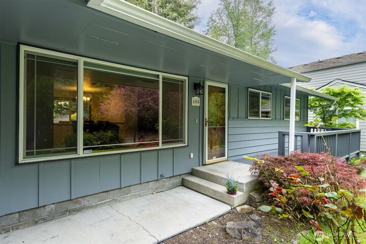 Property Photo:  600 N 23rd Ave.  WA 98626 