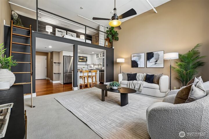 Property Photo:  201  Galer Street 534  WA 98109 